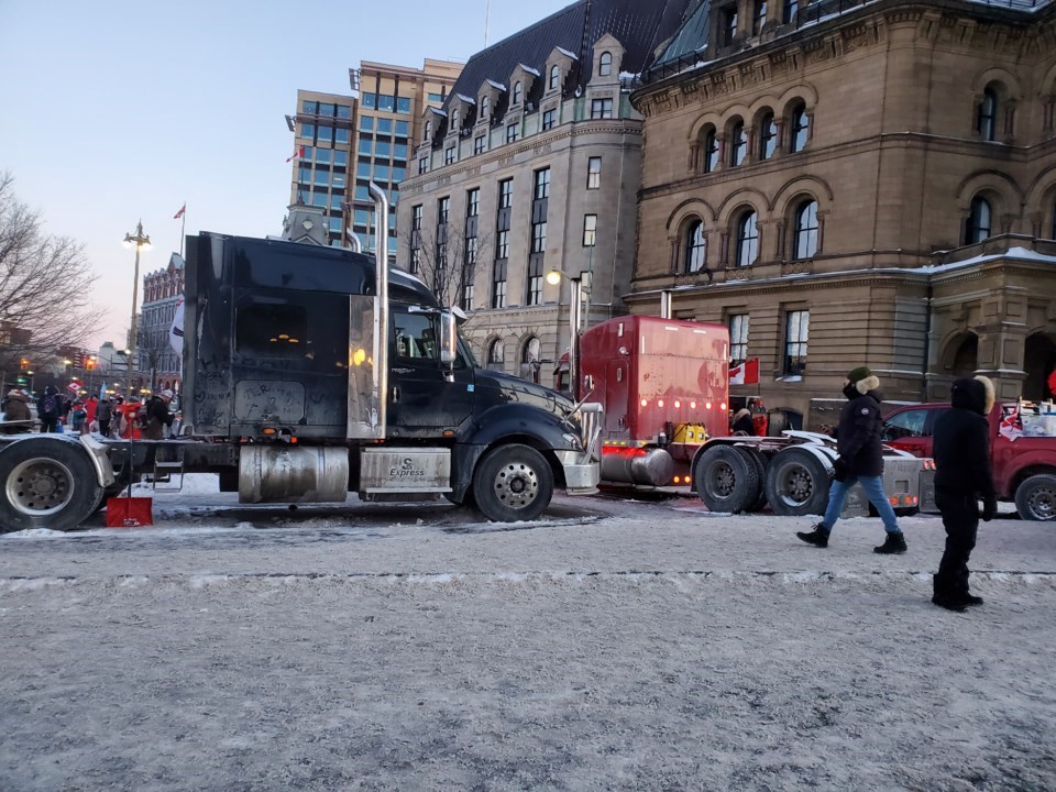 2022-02-07-ottawa-truck-convoy-2022-02-07-ottawa-truck-convoy-3