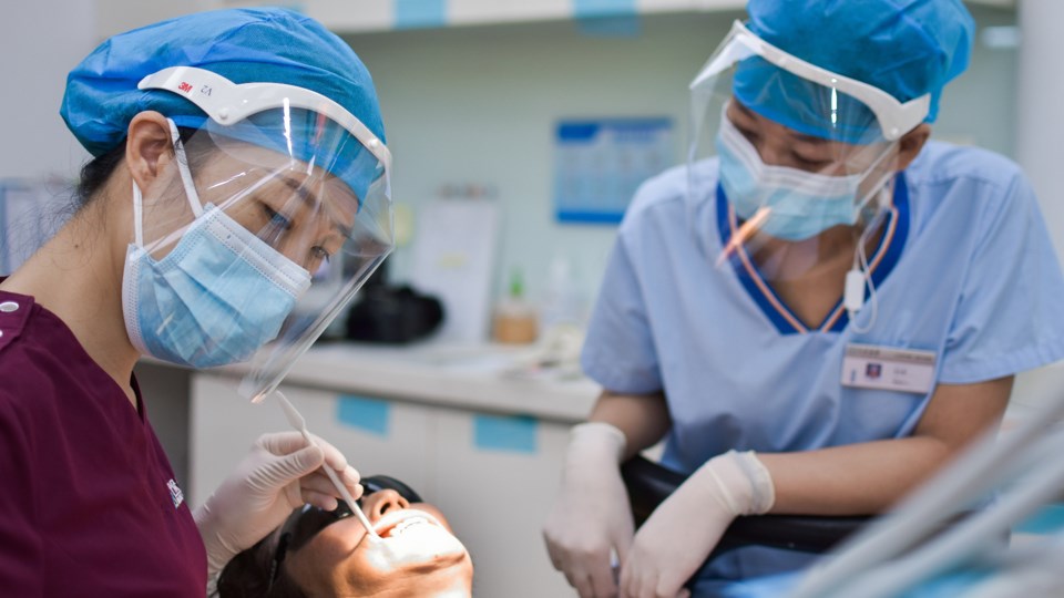 2020-10-26-dentist-office-PPE
