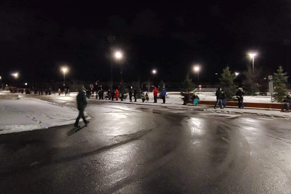 Early morning lineup at Barrhaven rec complex leads to rapid test kit