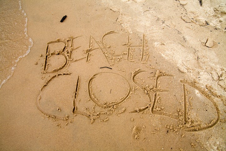 2018-06-18-beach-closed-AB