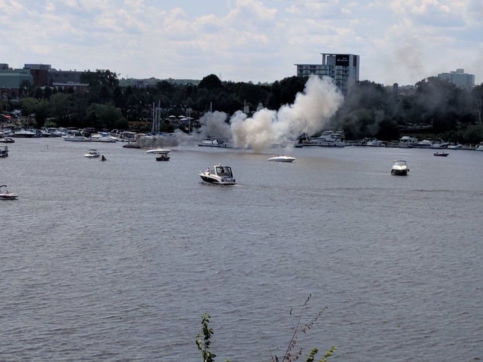 2018-07-30-Boat-fire-AB