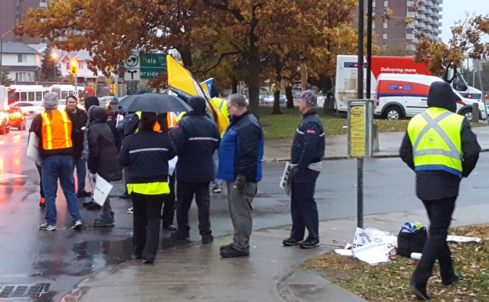 2018-10-31 postal strike JW1