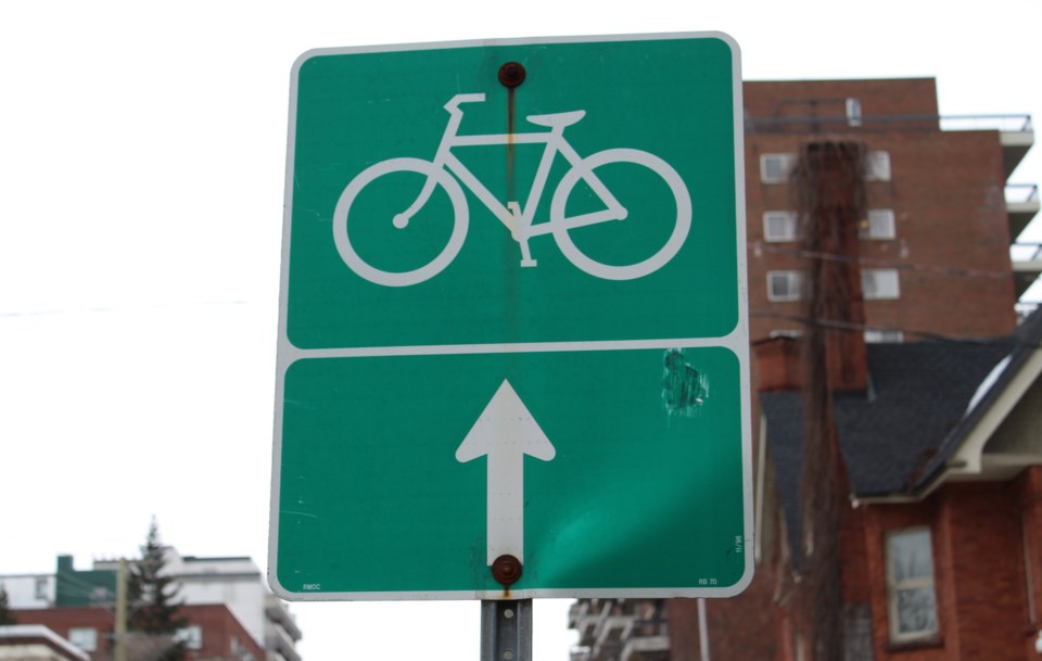 2018-02-28 Bike path city sign MV