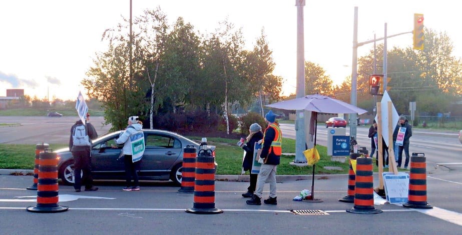 Niagara_college_picketers