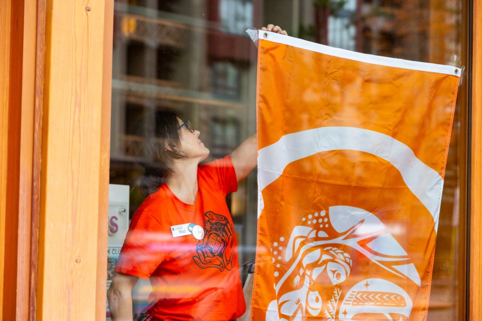 rmow-survivors-flag_0019