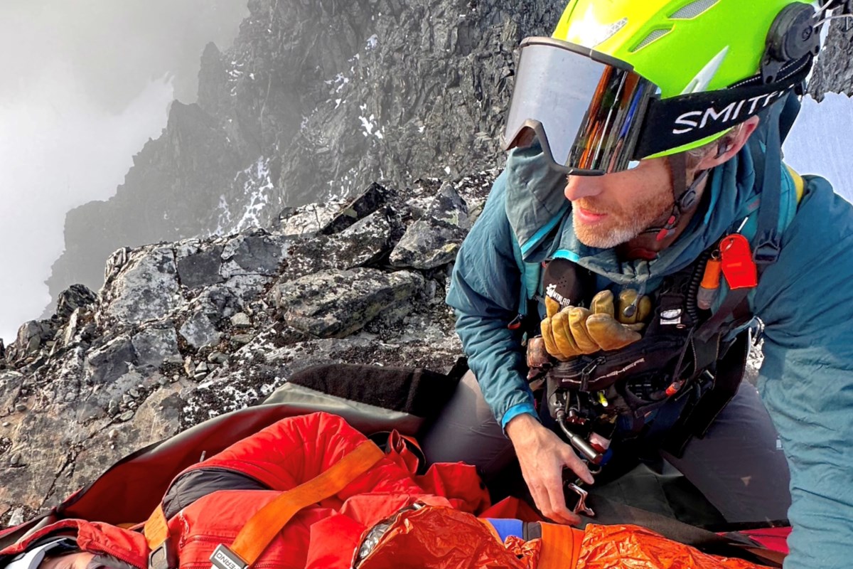 Video: Whistler SAR rescues injured climber from Mount Weart - Pique  Newsmagazine