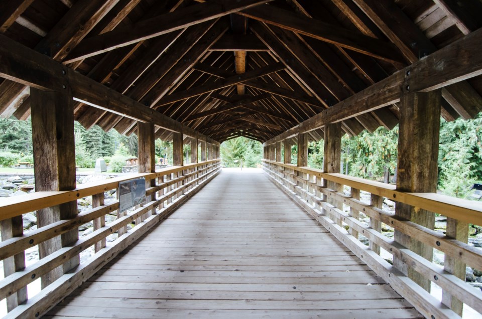 o-editorial-fitzsimmons-bridge-2948-photo-by-naomi-rahim