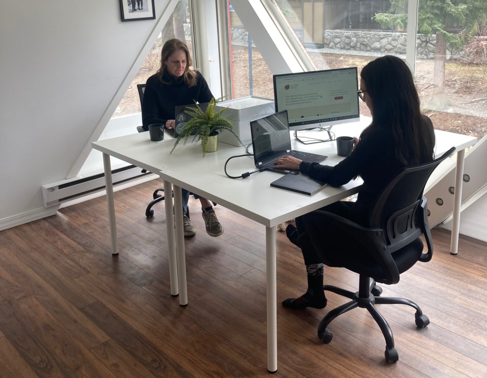 coworking-office-photo-working-2