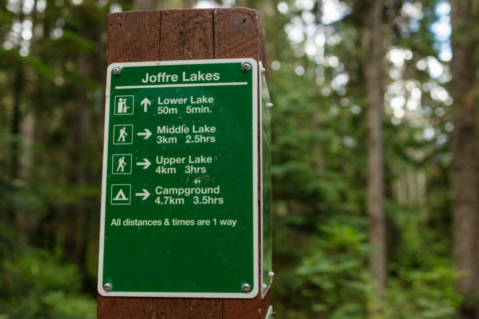 joffre-lakes-sign