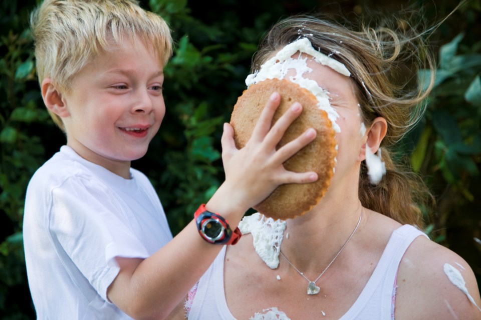 glenda-pie-in-face