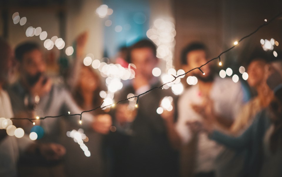 airbnb blocks new years eve house parties 