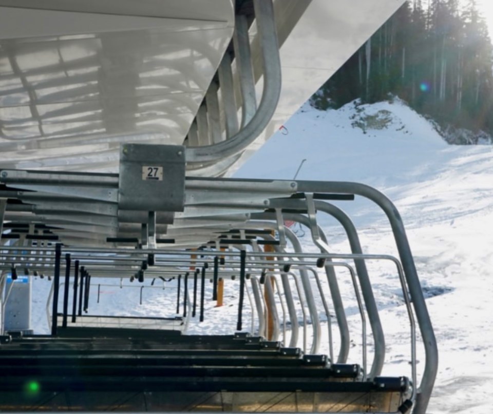 whistlerblackcombredchairlift