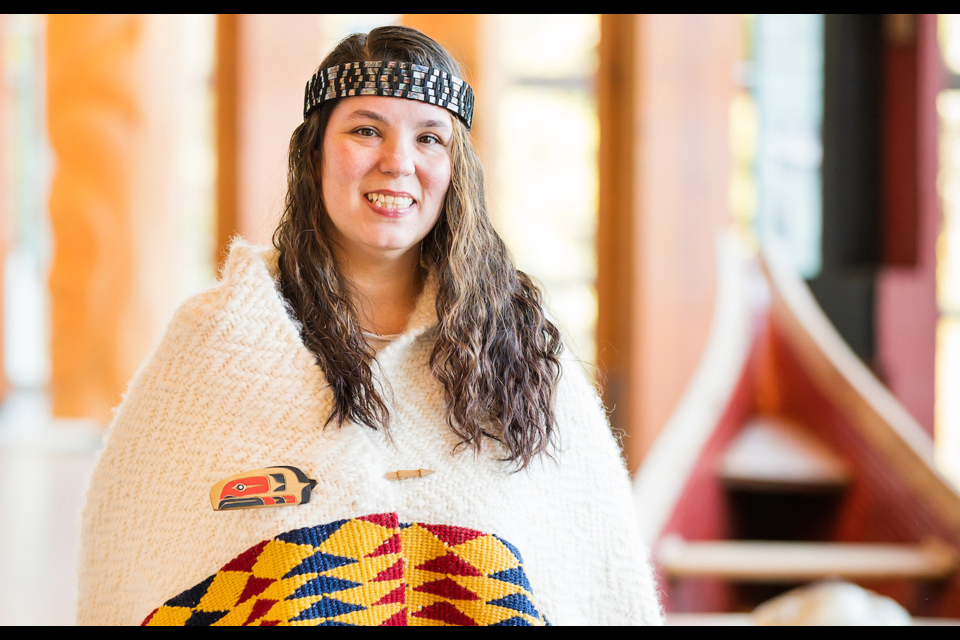 ALLISON BURNS JOSEPH, MANAGER OF INDIGENOUS YOUTH AMBASSADORS
AT THE SQUAMISH LIL’WAT CULTURAL CENTRE, IS WEARING HER HAND-WOVEN WOOL SHAWL AND HAND-CARVED PIN. | DAVID BUZZARD PHOTOGRAPHY