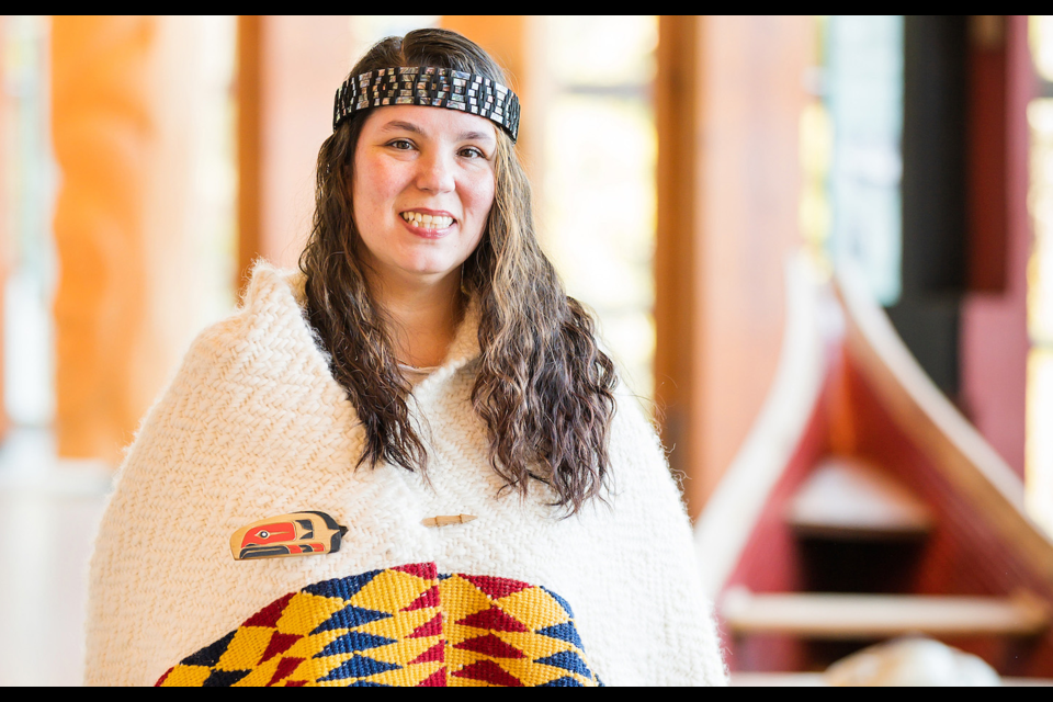 ALLISON BURNS JOSEPH, MANAGER OF INDIGENOUS YOUTH AMBASSADORS
AT THE SQUAMISH LIL’WAT CULTURAL CENTRE, IS WEARING HER HAND-WOVEN WOOL SHAWL AND HAND-CARVED PIN. | DAVID BUZZARD PHOTOGRAPHY