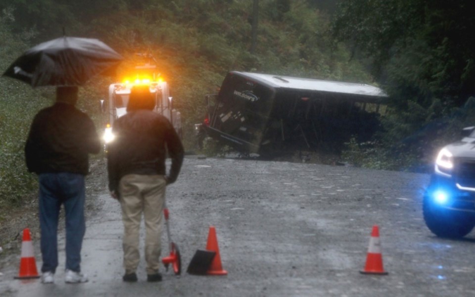 photo-bus-crash-bamfield