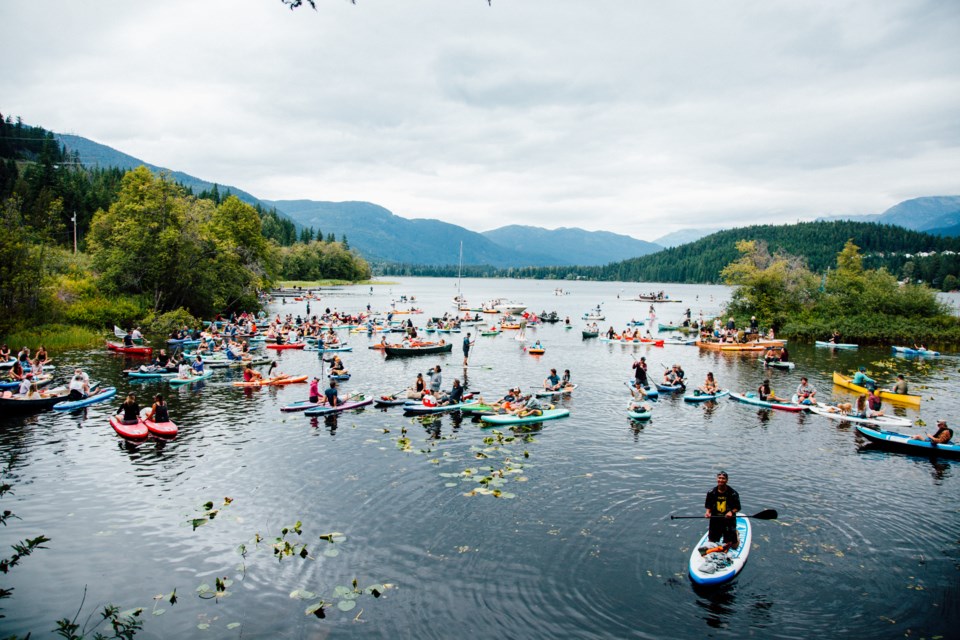 art-on-the-lake-2023-crowd-by-tosha-lobsinger-courtesy-of-arts-whistler