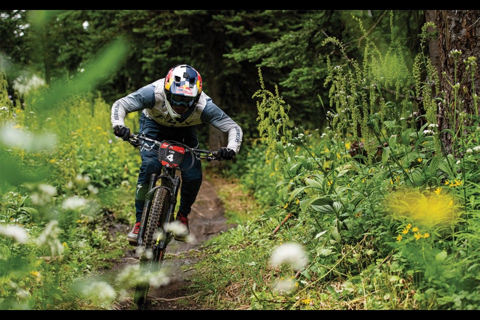  ENDURO ENDS The CLIF Crankworx Summer Series’ enduro action wrapped up in Sun Peaks on Tuesday, Aug. 11, with the third and final enduro champions crowned. Whistler-based rider Finn Iles and Squamish’s Andréane Lanthier Nadeau won the men’s and women’s races, respectively, both repeating their first-place finishes from the previous week. “It feels really good,” said Finn Iles, who celebrated his third enduro win of the series.
Photo by Chris Pilling / Crankworx. 