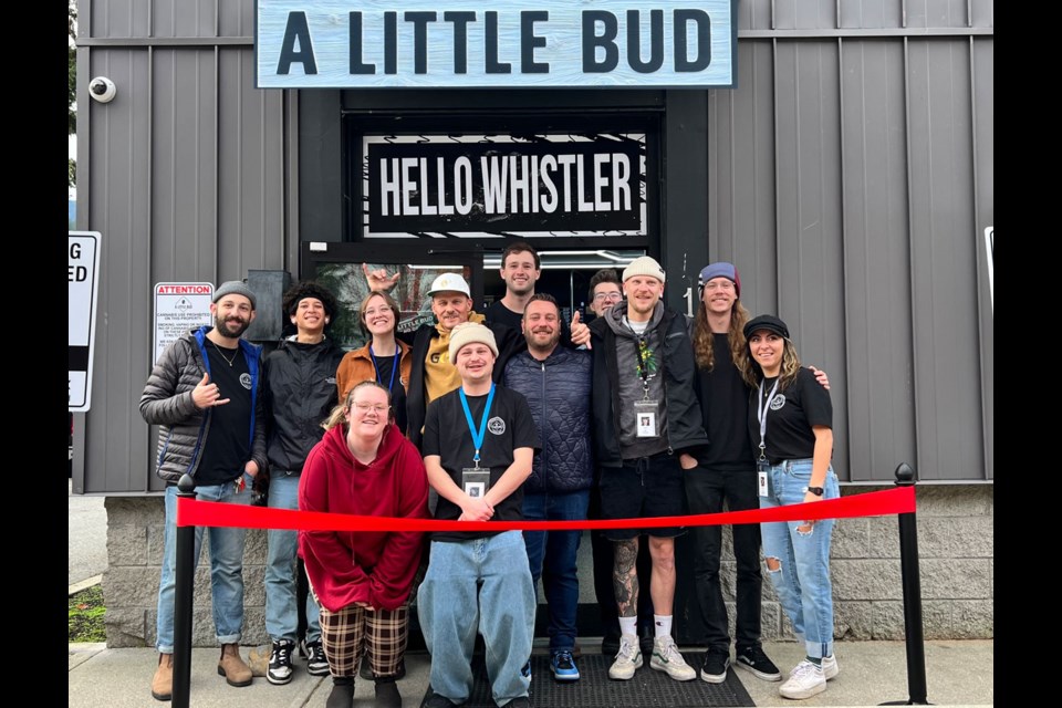 BETWEEN BUDS The staff at A Little Bud, Whistler’s first legal cannabis retail shop, celebrated at a grand opening on Saturday, Oct. 21. Mayor Jack Crompton was on hand for the official ribbon-cutting.