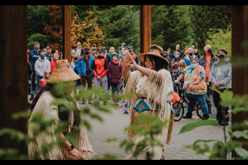 TIME-HONOURED TRADITIONS T’ec Georgina Dan and Tmícwts’a7 Irene Terry Peters from the Spo7ez Storytellers and Performance Team. 