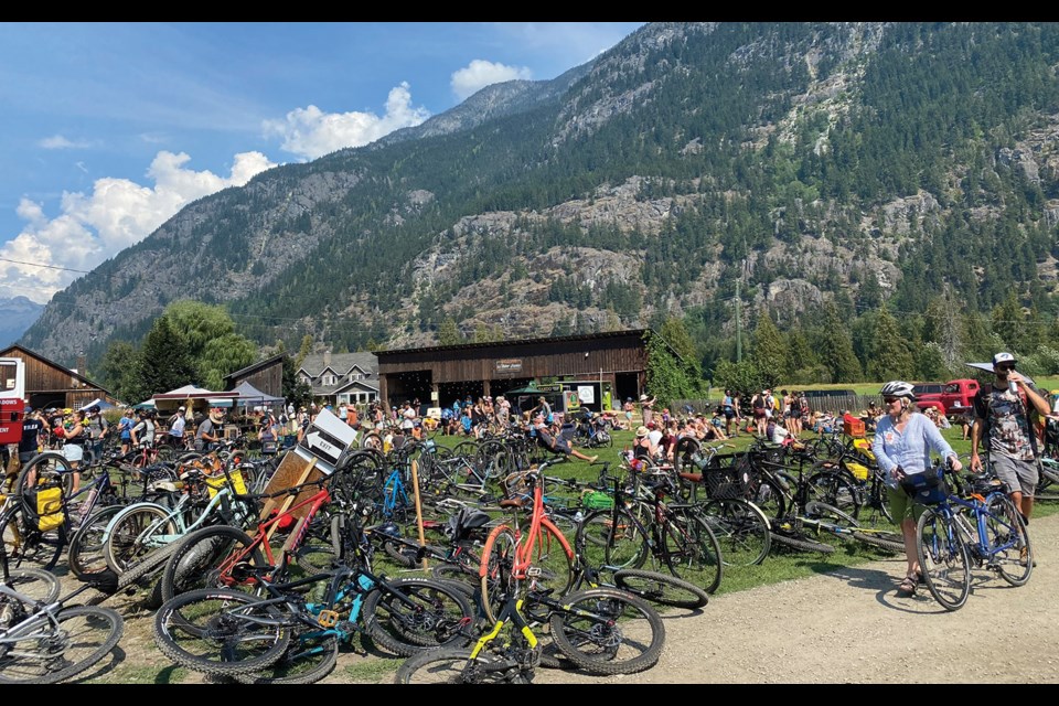 GO SLOW Hundreds of bikers turned up to the Beer Farmers’ property during Sunday’s slow food cycle. 