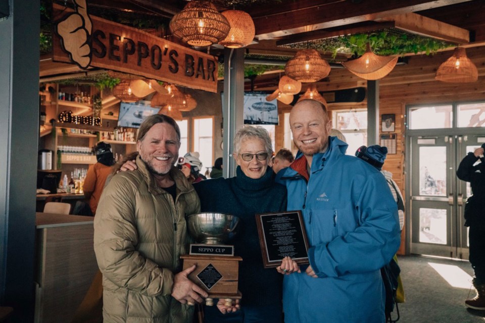POETIC MOMENT Mayor Jack Crompton (right) and his mother Vicki Crompton pose with Paul Fournier at Seppo’s Bar on Family Day, Feb. 17, after dedicating a pair of plaques to local legend Seppo Makinen. 