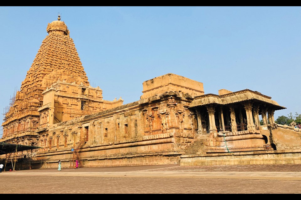 Amazing full side view of Brihadisvara Temple in Tanjore. A 1000 year old monument bulit by Raja Raja chola is the great example of ancient peoples techniques of building the great stone temples. It is a UNESCO world heritage site. 