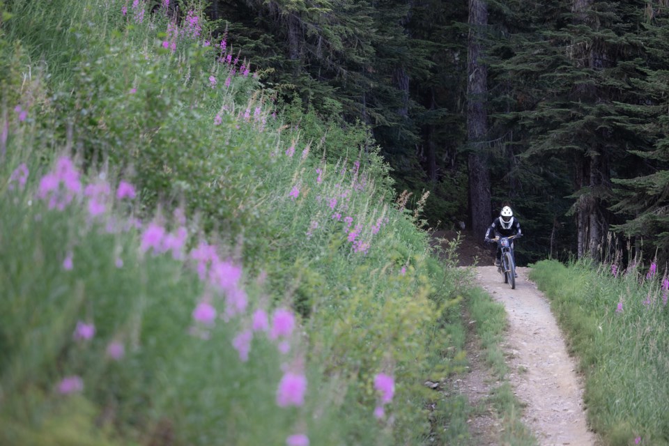 cwx23_whistler_kidsworxenduro_jakepaddon-flowers-medium