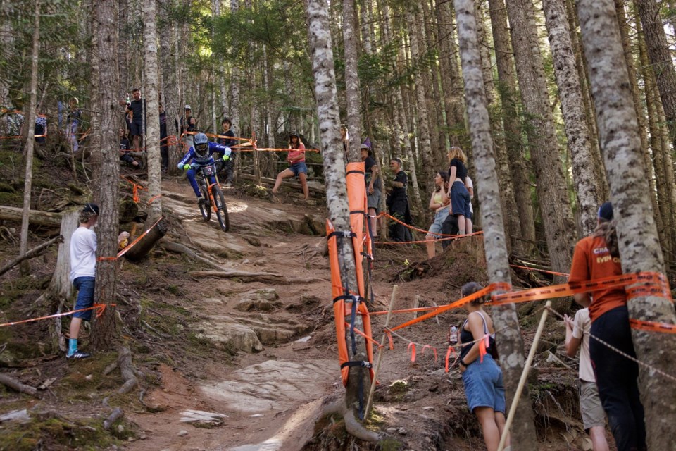 Dane Jewett races past onlookers at the 2025 OG CDN OPN DH.