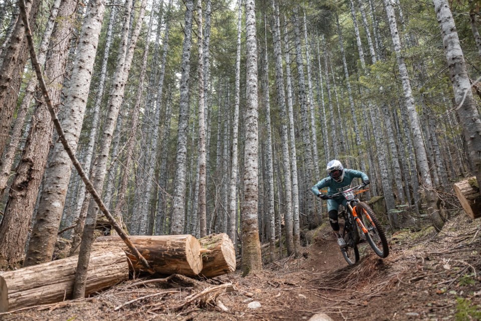 elly-hoskin-2023-canadian-open-enduro-jake-paddon-medium