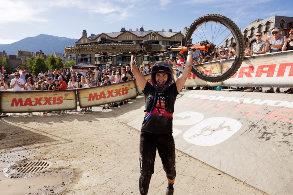 elly-hoskin-cdn-opn-enduro-victory-clint-trahan-medium