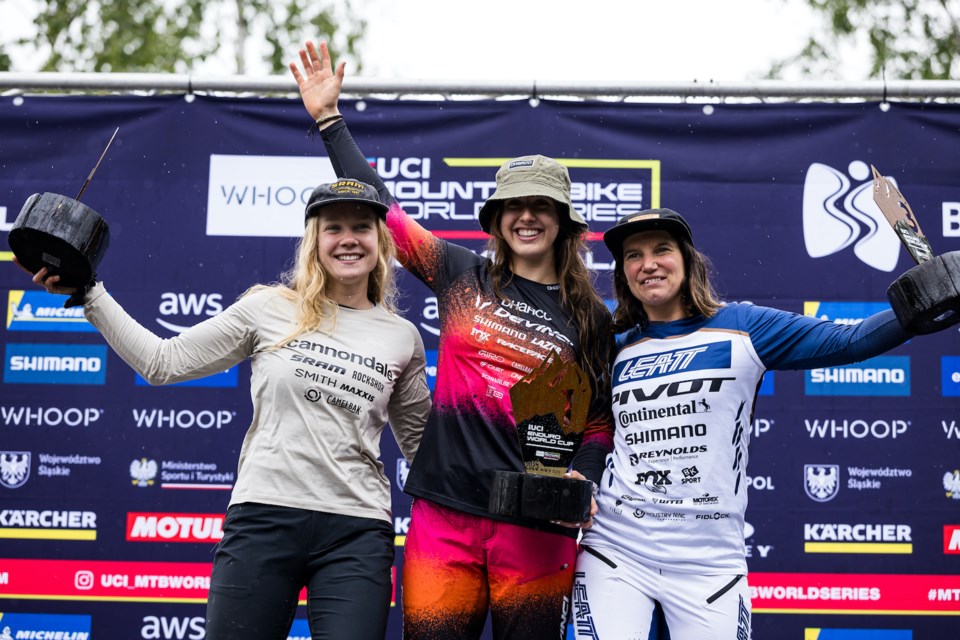 elly-hoskin-historic-enduro-world-cup-podium-poland-boris-beyer-medium