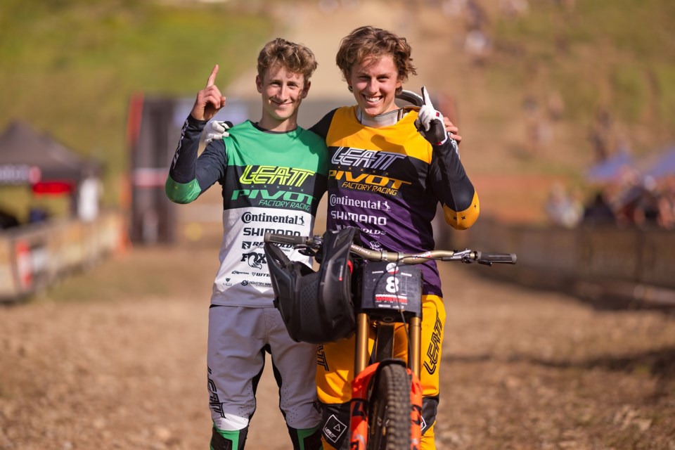 Dane Jewett (left) and his older brother Jakob both struck gold at the 2023 Canadian Open DH, with Dane posting the event's fastest overall time.