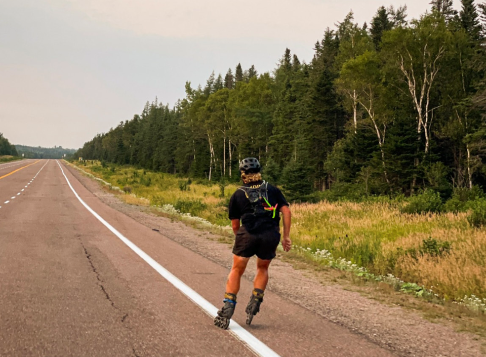 zach-choboter-rollerblading-record-for-bees