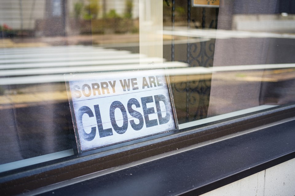 closed restaurant sign