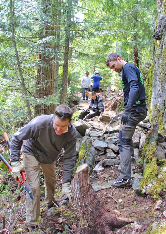 Volunteers at WORCA trail day April29th_2015_Trail_CutAbove___Photo_Bikepirate_Worca_3