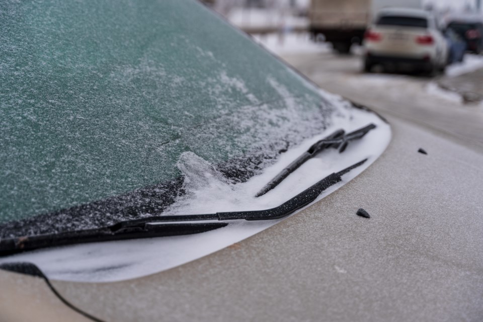 coldtemperaturesfrozencarwindsheild