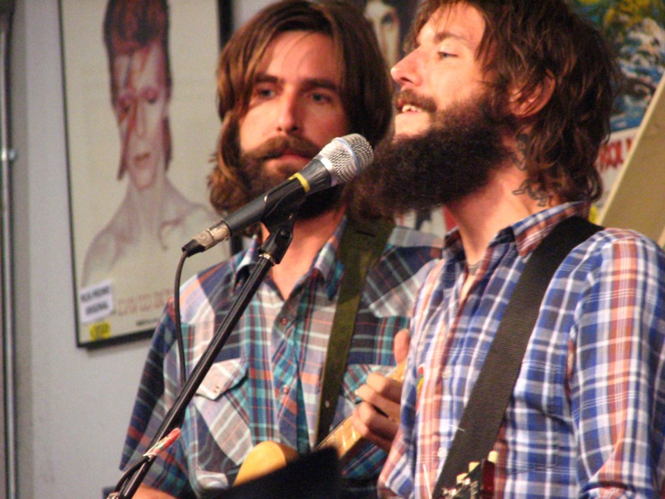 tyler_ramsey_and_ben_bridwell_of_band_of_horses_2007