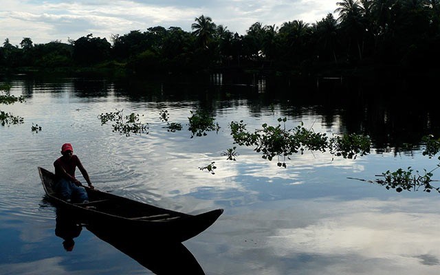 Warao canoe. Photo by Robin Esrock