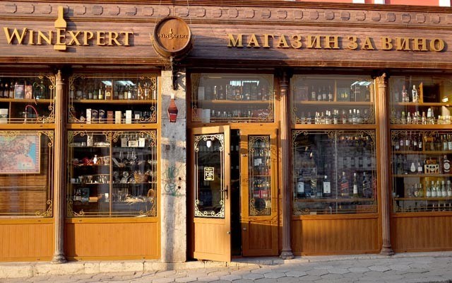 A wine shop in Tarnovo. Photo by Alison Appelbe