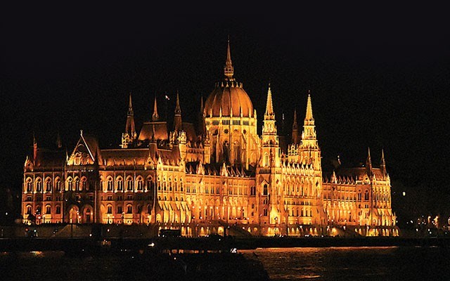 Budapest at night. Photo by Karin Leperi