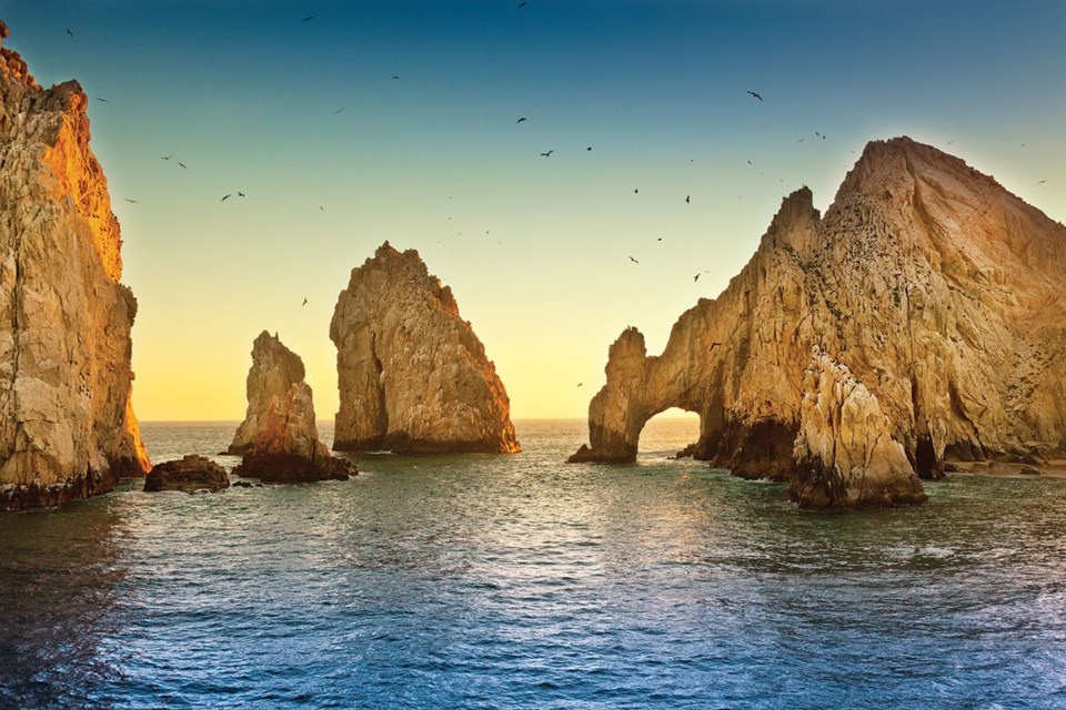 Lands End, Cabo San Lucas. <a href="http://www.shutterstock.com">www.shutterstock.com</a>