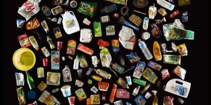 plastic-trash-canada
