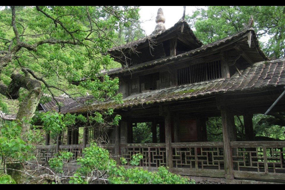 Yuwen Covered Bridge, Zhe Jiang, built 1830. Photo by Tom DeMarco