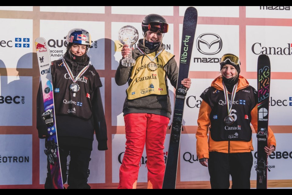 1> GLOBETOPPER Canadian Elena Gaskell (centre) celebrates her FIS Crystal Globe win for big air after the World Cup final in Quebec City on March 16. <ParaStyle:CUTLINE\:CUTLINE Credit><pDropCapDetail:LeftGlyphEdge><pAbsorbIdeoSpace:1><cDiacVPos:5>Photo by Mateusz Kielpinski/FIS<cDiacVPos:><pDropCapDetail:><pAbsorbIdeoSpace:>