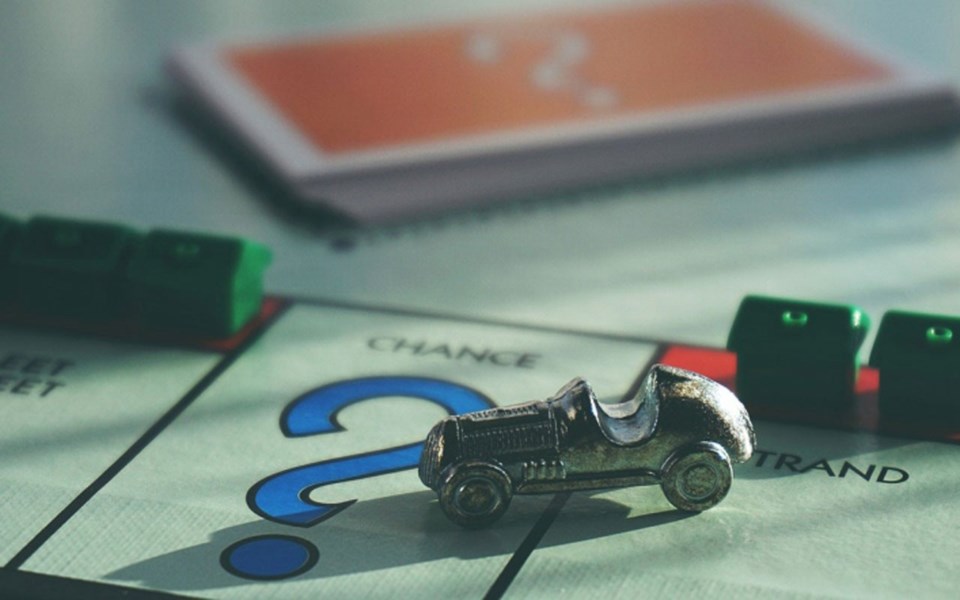 monopoly-game-houses-car-chance-game-question
