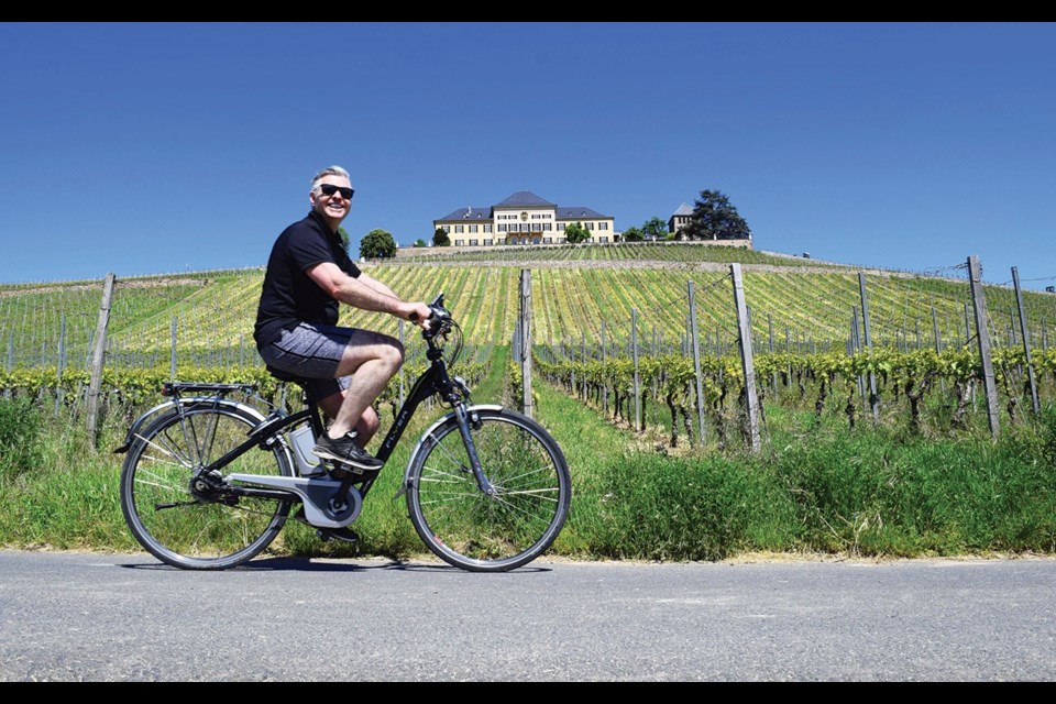 vineyard cycling Reporter Steve MacNaull cycled through Rheingau's vineyards on an e-bike. Photo by Steve MacNaull