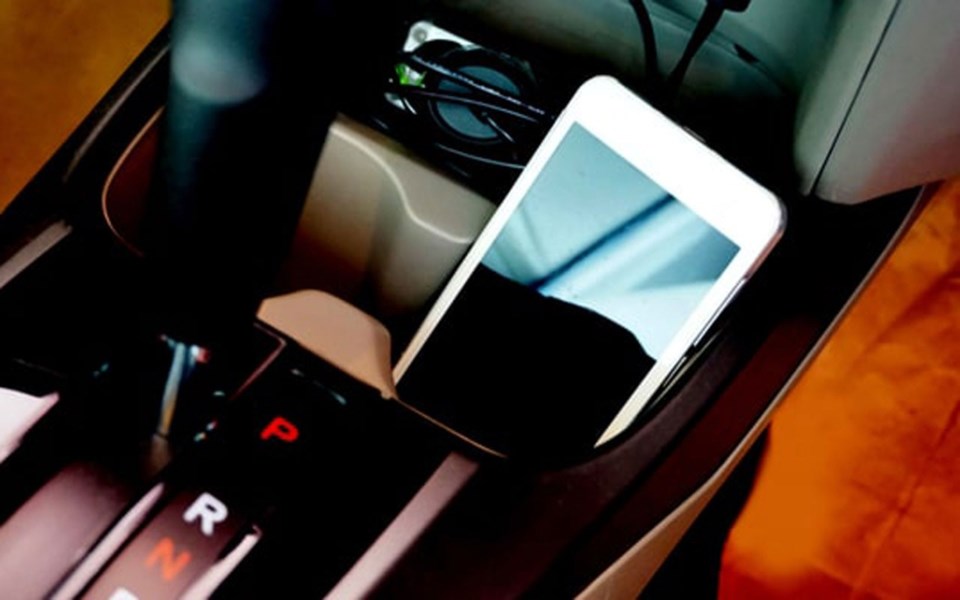 cell-phone-cupholder-car-min-1