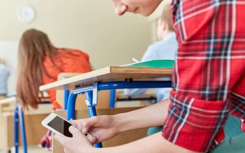 classroom-cellphone-syda-productions-shutterstock