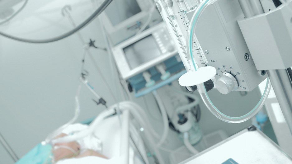 patient-ventilator-sfamphoto-shutterstock