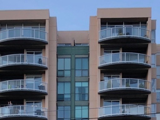 photo-apartment-building-in-downtown-victoria